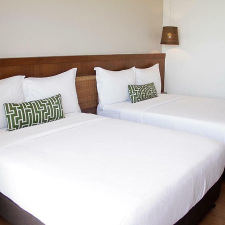 Acea Subic Beach Resort Екстер'єр фото