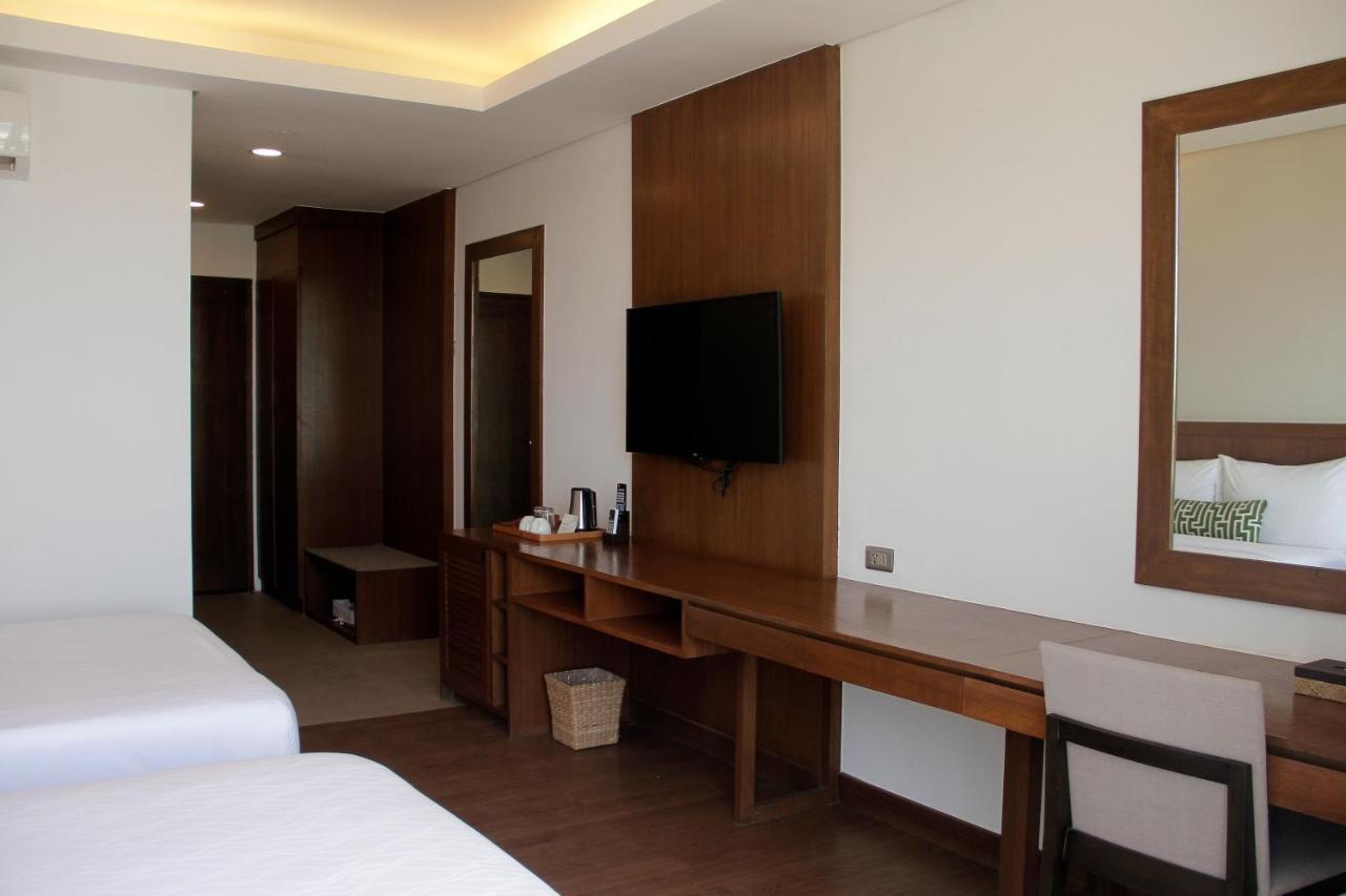 Acea Subic Beach Resort Екстер'єр фото